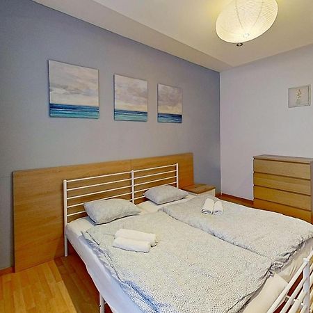 2Br Apt With Free Garage Parking, Close To The Historic Centre ブラチスラヴァ エクステリア 写真