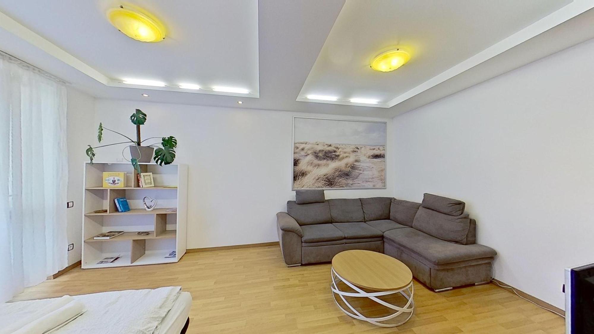 2Br Apt With Free Garage Parking, Close To The Historic Centre ブラチスラヴァ エクステリア 写真