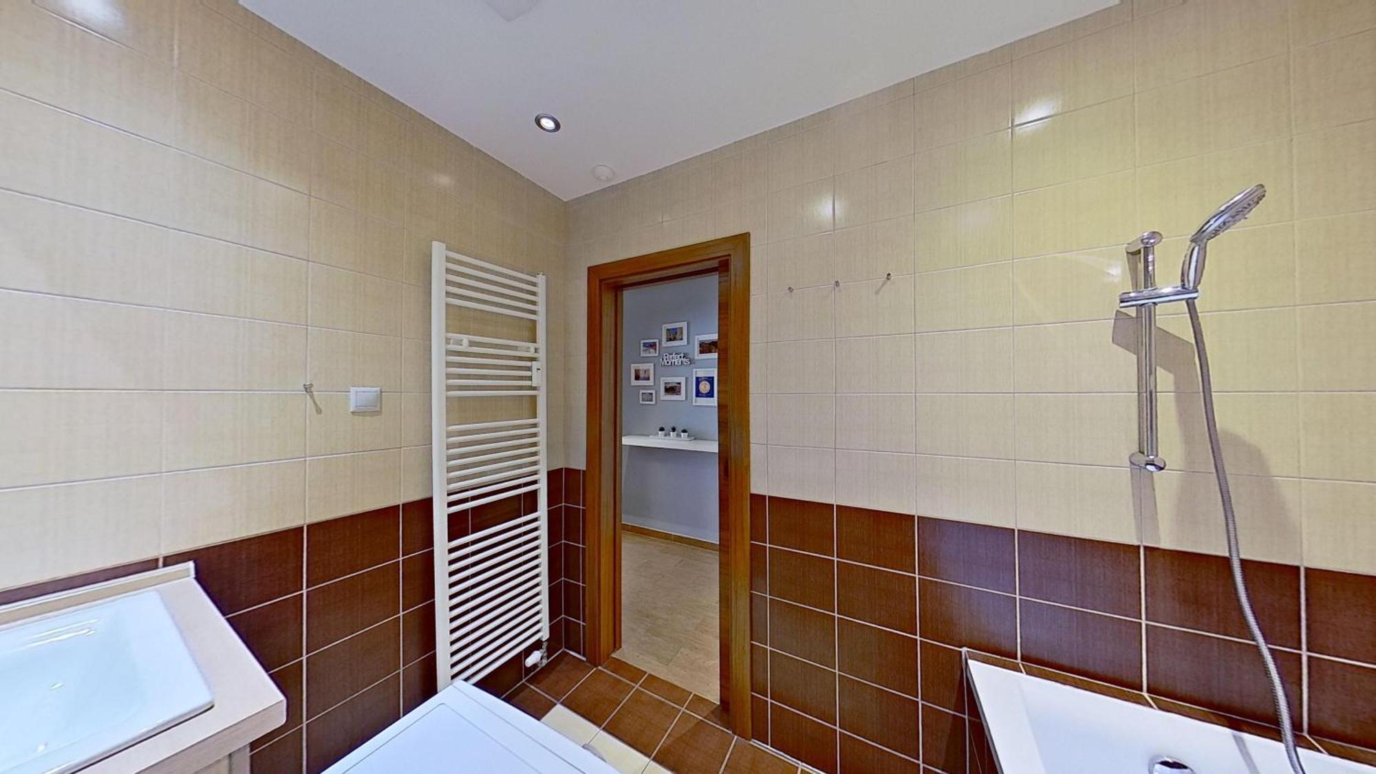 2Br Apt With Free Garage Parking, Close To The Historic Centre ブラチスラヴァ エクステリア 写真