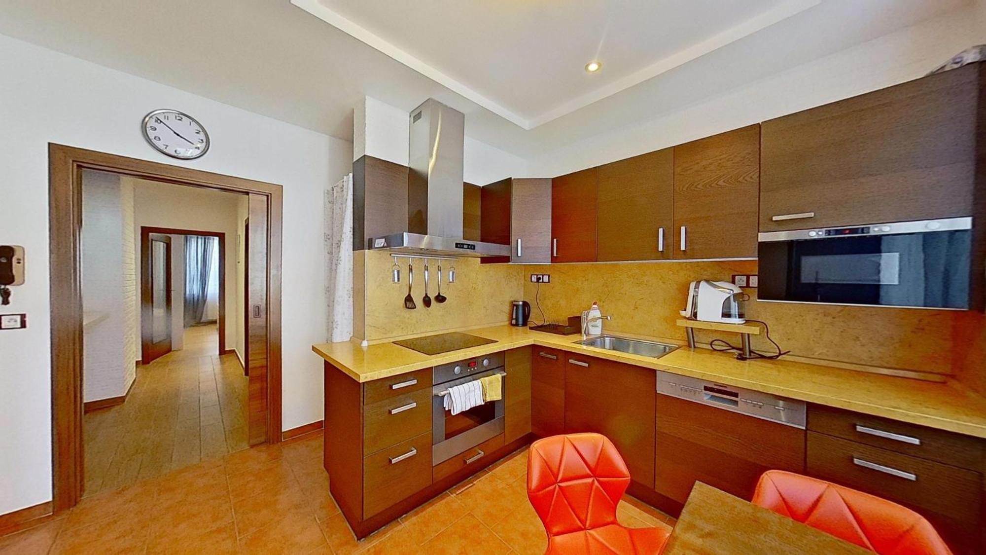 2Br Apt With Free Garage Parking, Close To The Historic Centre ブラチスラヴァ エクステリア 写真