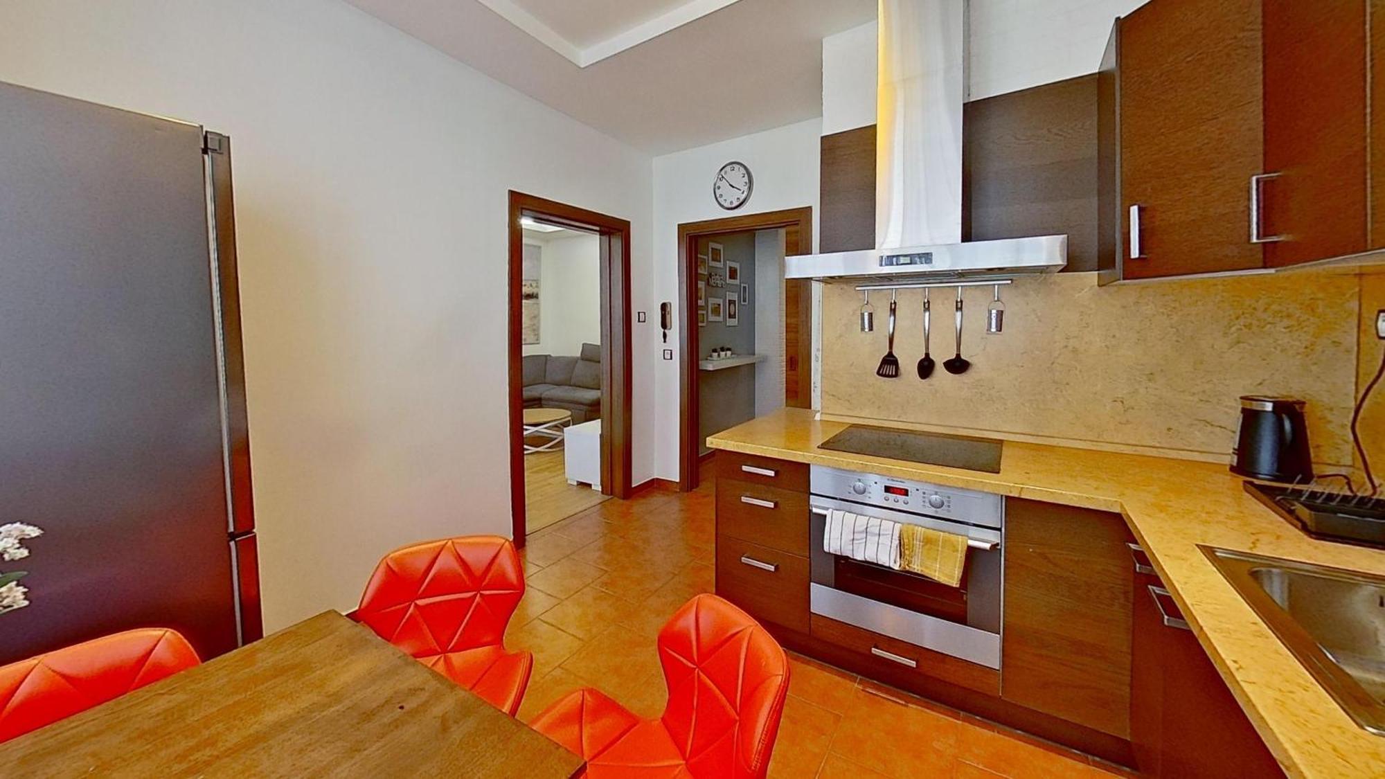 2Br Apt With Free Garage Parking, Close To The Historic Centre ブラチスラヴァ エクステリア 写真
